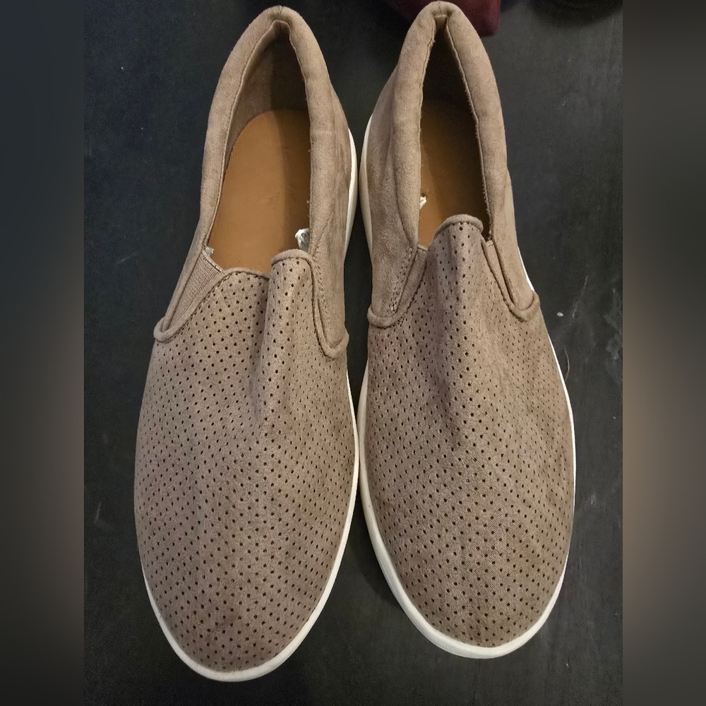 Universal Thread platform suede sneakers tan size 7